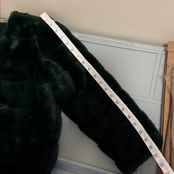 NWT Calvin Klein Cropped Faux Fur Jacket – Emerald Green – Size S - Picture 7 of 7